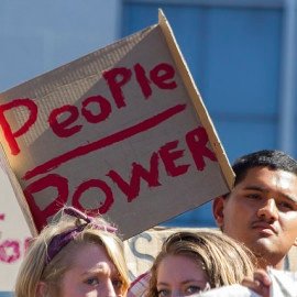 人民能不能被信任？