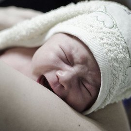 飛機產子：「美寶媽」事件的一些澄清與反思