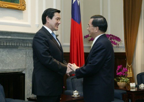 2006年，陳水扁總統會見時任國民黨主席的馬英九（出處：總統府網站）