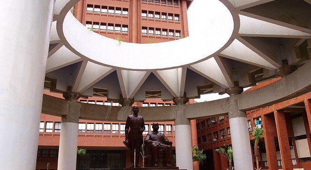 當政治進入校園 I:中山學生的投票行為 當政治進入校園 I:中山學生的投票行為