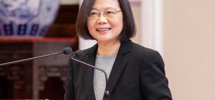 半總統制下總統的黨政運作與執政黨的總統化：蔡英文總統執政時期