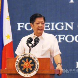 為什麼我們又選出獨裁者與他們的子女? 為什麼我們又選出獨裁者與他們的子女?